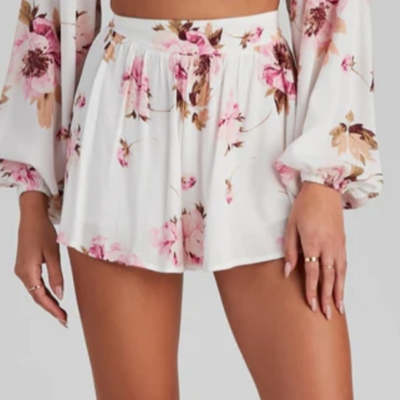 XS Windsor Pink and White Floral Shorts High Rise Waist - Picture 2 of 7